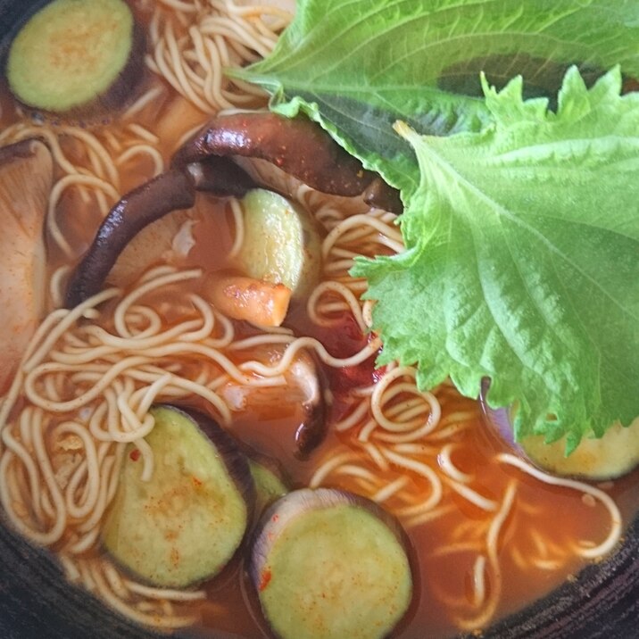 チャルメラとんこつ味の激辛しいたけラーメン